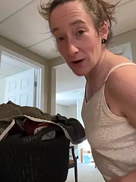 Mini And The Bear online show from 02-12-26, 05:19