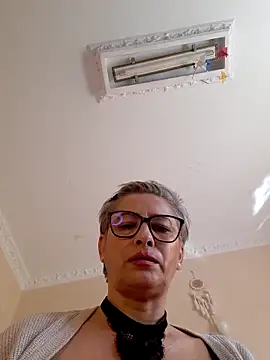 BellaBellaHot online show from 10-28-25, 10:08