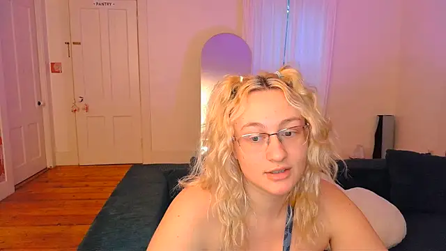 Snapshot of ashleyblaydex chatting on 06-22-26, 06:10 ashleyblaydex online show from 06-22-26, 06:10