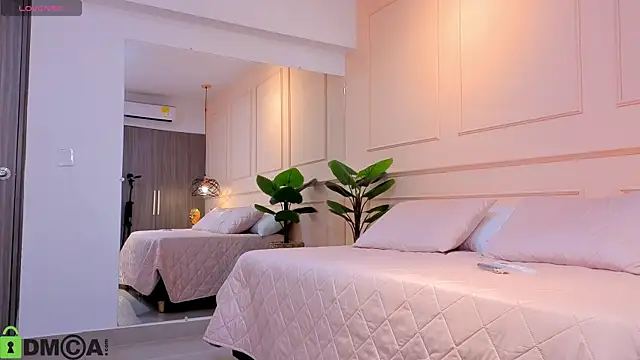 Snapshot of ROSE__15 chatting on 11-11-25, 11:21 ROSE 15 online show from 11-11-25, 11:21