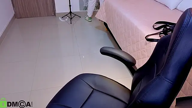 Snapshot of ROSE__15 chatting on 11-14-25, 11:42 ROSE 15 online show from 11-14-25, 11:42