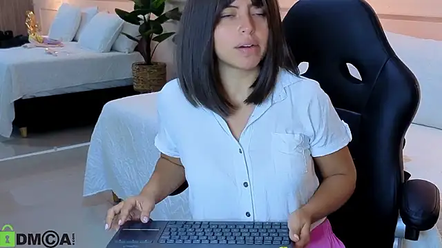 Snapshot of ROSE__15 chatting on 01-14-26, 11:49 ROSE 15 online show from 01-14-26, 11:49