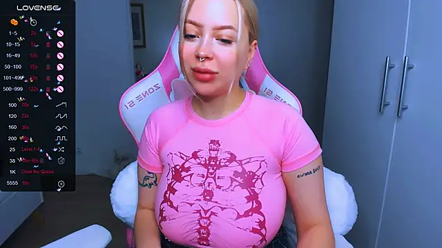 MonaLauu online show from 12-20-24, 01:47