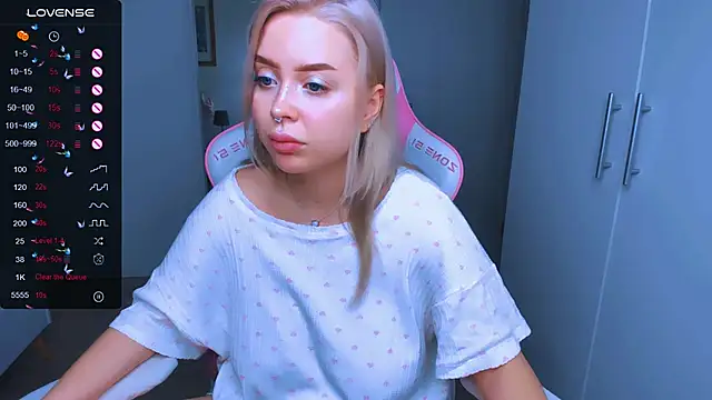 MonaLauu online show from 12-28-24, 01:28