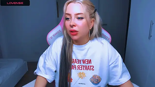 MonaLauu online show from 01-11-25, 02:04