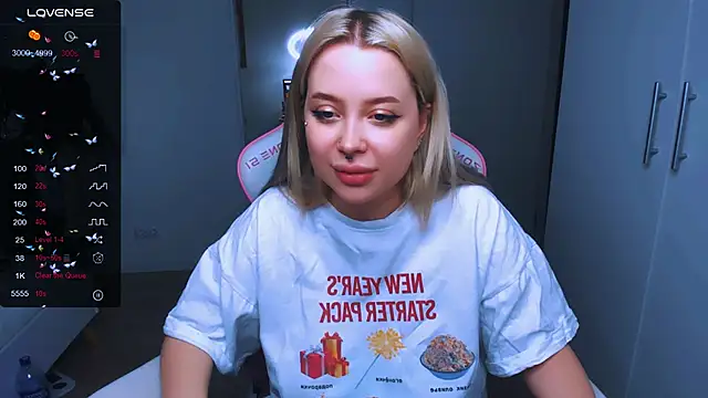 MonaLauu online show from 01-31-25, 02:39