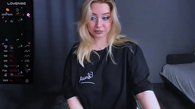 MonaLauu online show from 11-18-25, 08:24