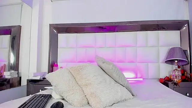 MiaConte online show from 12-06-24, 01:29