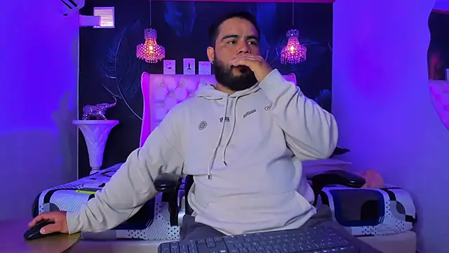 MichaelBear  online show from 10-04-25, 01:42