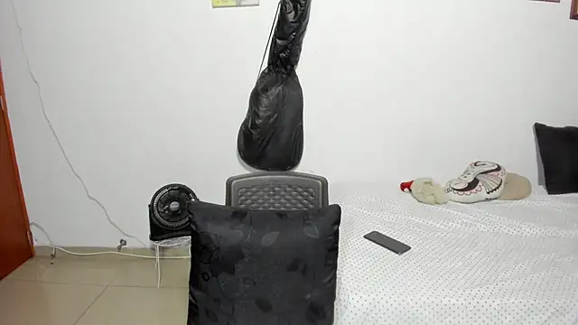 Snapshot of D-yanamilf chatting on 09-14-25, 11:37 D-yanamilf online show from 09-14-25, 11:37