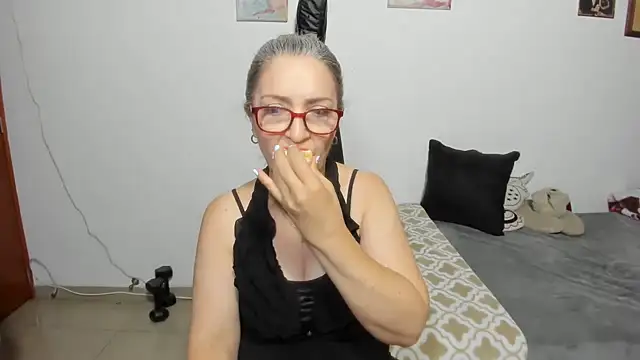 Snapshot of D-yanamilf chatting on 10-16-25, 08:15 D-yanamilf online show from 10-16-25, 08:15