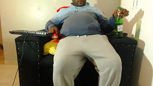 Snapshot of zuluboyxx chatting on 07-19-26, 06:55 zuluboyxx online show from 07-19-26, 06:55