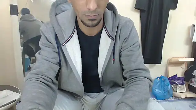 Snapshot of highguy chatting on 12-17-24, 08:54 highguy online show from 12-17-24, 08:54