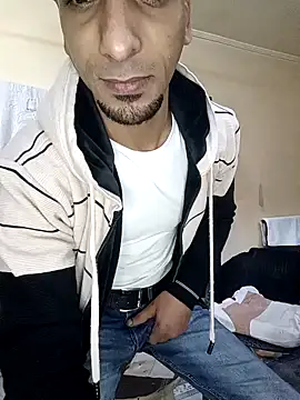 Snapshot of highguy chatting on 12-22-24, 06:06 highguy online show from 12-22-24, 06:06