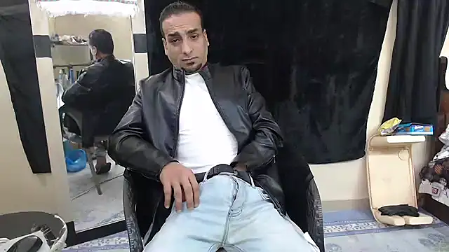 Snapshot of highguy chatting on 02-01-25, 12:58 highguy online show from 02-01-25, 12:58