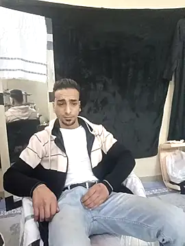 Snapshot of highguy chatting on 02-07-25, 11:24 highguy online show from 02-07-25, 11:24
