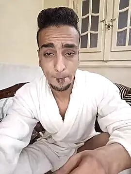 Snapshot of highguy chatting on 03-09-25, 03:32 highguy online show from 03-09-25, 03:32