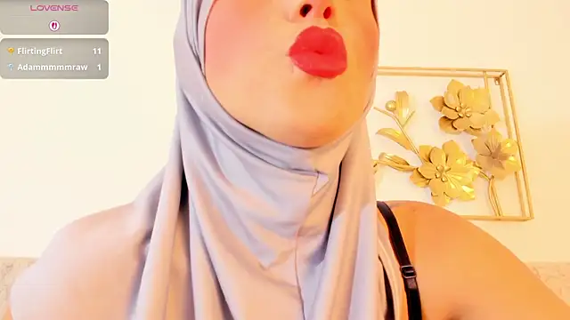 Snapshot of hanajameela chatting on 09-12-25, 11:43 hanajameela online show from 09-12-25, 11:43