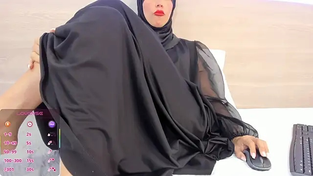 Snapshot of hanajameela chatting on 07-17-26, 12:01 hanajameela online show from 07-17-26, 12:01