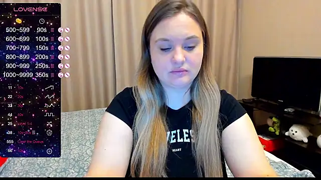 Snapshot of AlanaBrox chatting on 12-14-24, 02:45 AlanaBrox online show from 12-14-24, 02:45