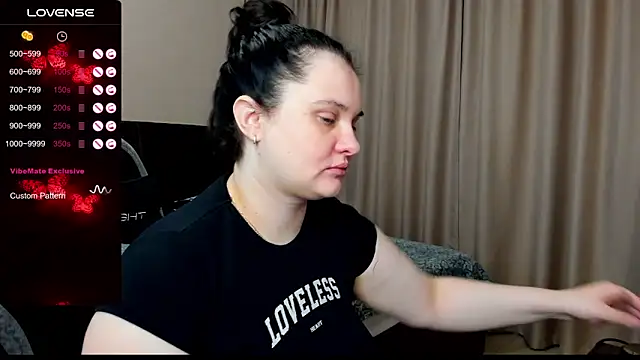 Snapshot of AlanaBrox chatting on 10-10-25, 01:37 AlanaBrox online show from 10-10-25, 01:37