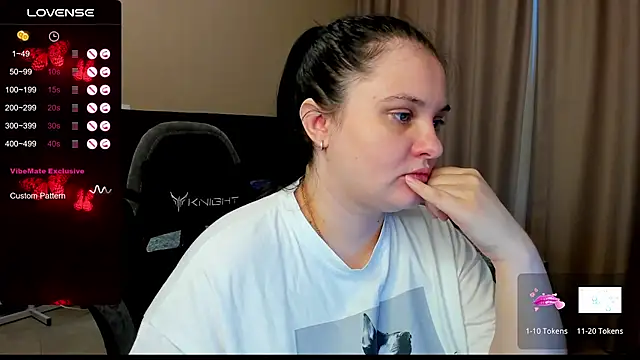 Snapshot of AlanaBrox chatting on 10-27-25, 12:09 AlanaBrox online show from 10-27-25, 12:09