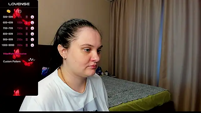 Snapshot of AlanaBrox chatting on 10-28-25, 09:13 AlanaBrox online show from 10-28-25, 09:13