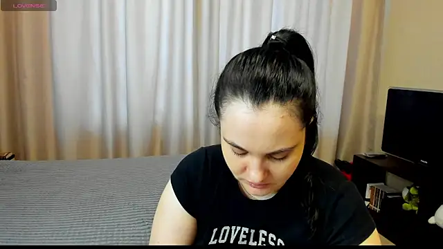 Snapshot of AlanaBrox chatting on 03-08-26, 12:09 AlanaBrox online show from 03-08-26, 12:09