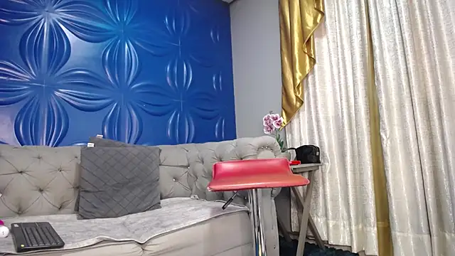 Snapshot of JolieDuvalle chatting on 10-13-25, 12:38 JolieDuvalle online show from 10-13-25, 12:38