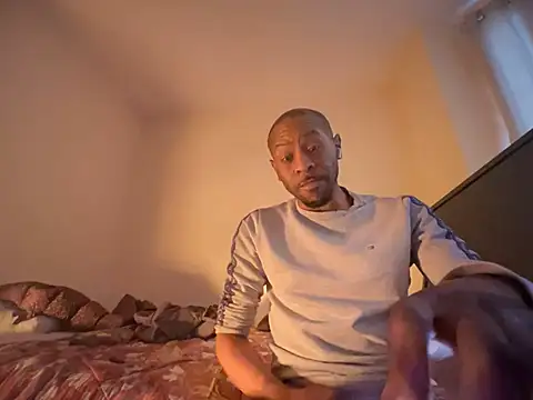 CuzzyB69 online show from 03-03-25, 07:21