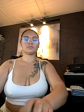 Emiily W online show from 10-26-25, 06:03