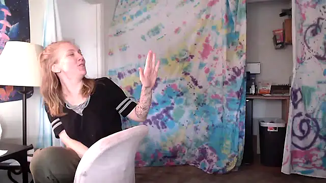 Snapshot of coryandthepeach chatting on 12-16-24, 03:32 coryandthepeach online show from 12-16-24, 03:32
