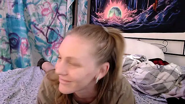 Snapshot of coryandthepeach chatting on 12-23-24, 08:47 coryandthepeach online show from 12-23-24, 08:47