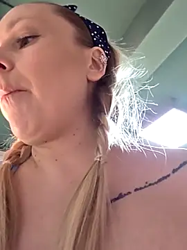 Snapshot of Bondgirl_013 chatting on 04-04-26, 04:37 Bondgirl 013 online show from 04-04-26, 04:37