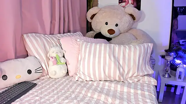 mia angel  online show from 04-11-26, 12:15