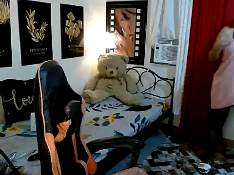 UrhotGoddess online show from 10-24-25, 08:44