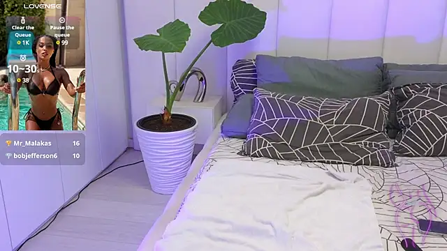 Snapshot of KimiBrown chatting on 12-10-24, 08:30 KimiBrown online show from 12-10-24, 08:30