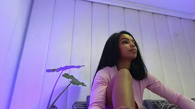 Snapshot of KimiBrown chatting on 12-21-24, 08:18 KimiBrown online show from 12-21-24, 08:18