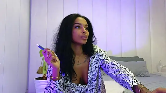 Snapshot of KimiBrown chatting on 01-07-25, 06:05 KimiBrown online show from 01-07-25, 06:05