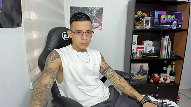 Snapshot of SIXXTOLOVE18 chatting on 03-04-25, 02:32 SIXXTOLOVE18 online show from 03-04-25, 02:32