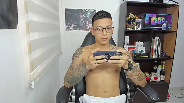 Snapshot of SIXXTOLOVE18 chatting on 03-05-25, 07:49 SIXXTOLOVE18 online show from 03-05-25, 07:49