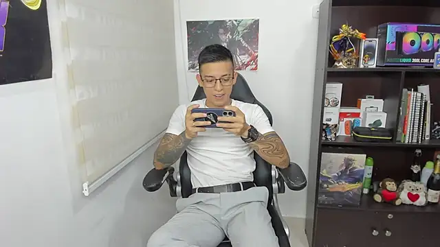 Snapshot of SIXXTOLOVE18 chatting on 03-08-25, 01:39 SIXXTOLOVE18 online show from 03-08-25, 01:39