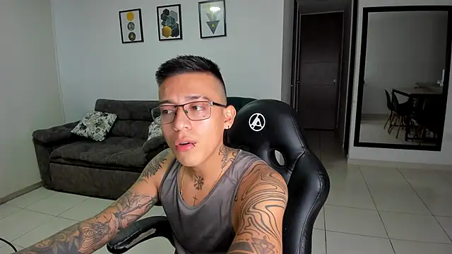 Snapshot of SIXXTOLOVE18 chatting on 09-09-25, 04:34 SIXXTOLOVE18 online show from 09-09-25, 04:34