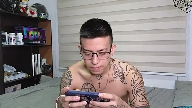 Snapshot of SIXXTOLOVE18 chatting on 11-05-25, 06:35 SIXXTOLOVE18 online show from 11-05-25, 06:35