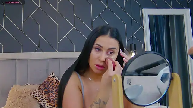 EmyLaveau online show from 02-12-25, 06:08