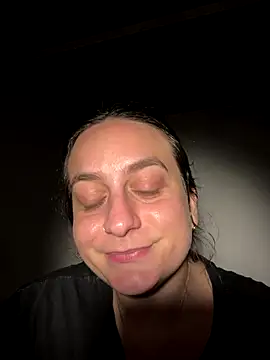 Snapshot of indierotic chatting on 10-20-25, 04:02 indierotic online show from 10-20-25, 04:02