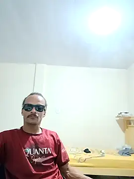 Snapshot of JamesQuaresma chatting on 01-19-25, 02:57 JamesQuaresma online show from 01-19-25, 02:57