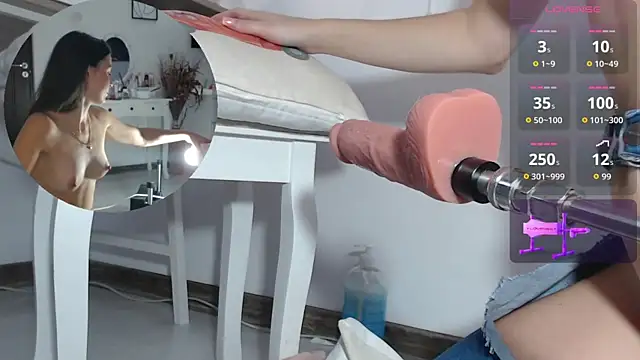 Yuumiii online show from 11-17-25, 11:49