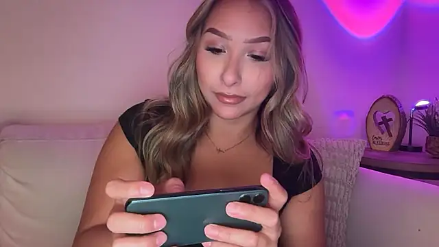 Snapshot of lustfulsmiles chatting on 05-28-26, 12:02 lustfulsmiles online show from 05-28-26, 12:02