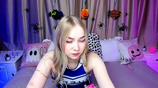 LilyStarlight online show from 10-30-25, 05:09